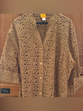 Ruby Rd. Woman Wooden Button 3/4 Sleeve Sheer Lace Cardigan Layering V-neck